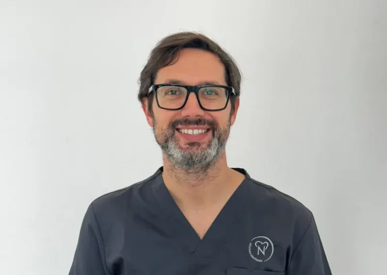 Dr. Joaquín Alvira, dentista en Clínica Dental Nàcar