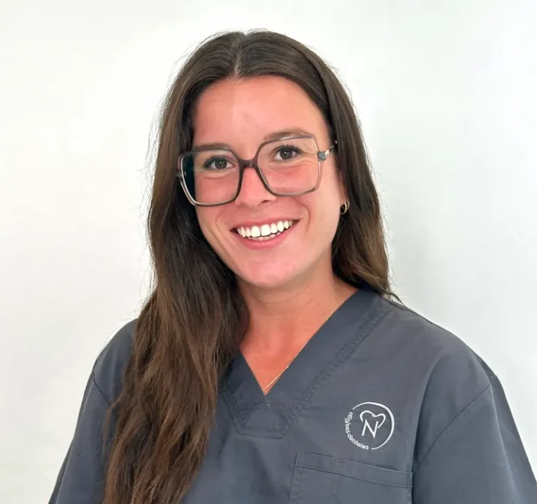 Dra. Aida Navarro Yelo, dentista en Clínica Dental Nàcar
