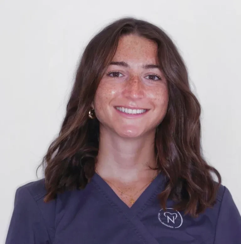 Dra. Caroline Castay, dentista en Clínica Dental Nàcar