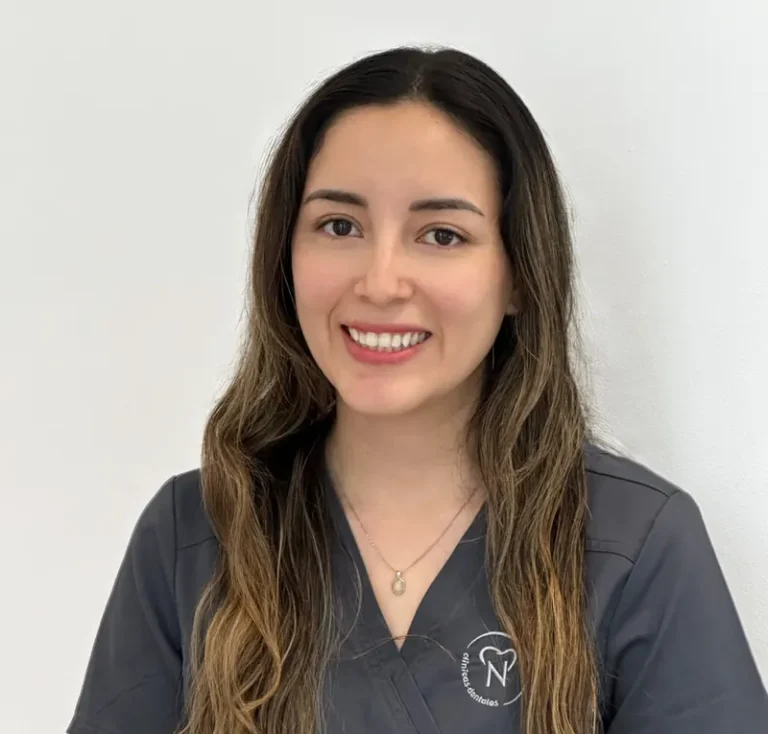 Dra. Tania Zegarra Ravelo, dentista en Clínica Dental Nàcar